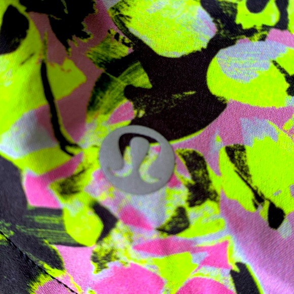 Lululemon NWOT speed shorts size 2. - Picture 3 of 5